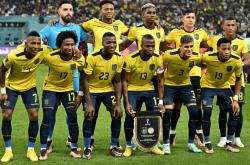 华体会链接-厄瓜多尔击败乌拉圭，队员庆祝晋级