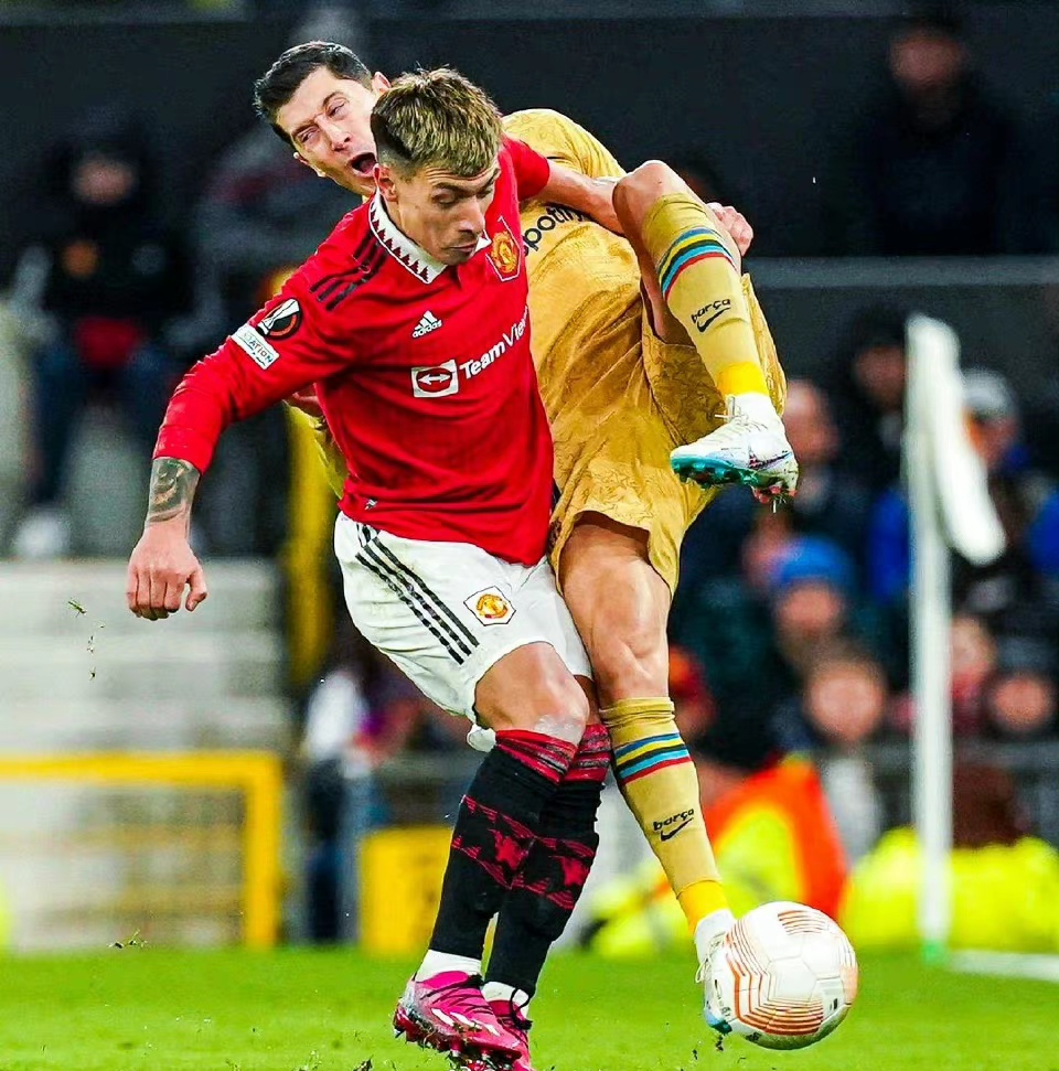 足球冠军杯：巴萨成功淘汰曼联晋级四强的简单介绍