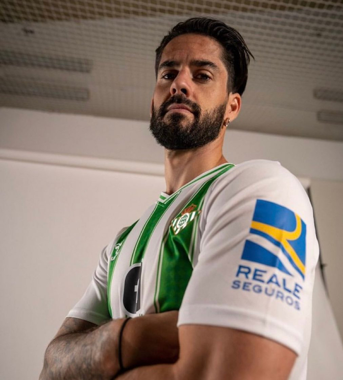 关于皇马官方宣布伊斯科新冠检测呈阳性，或将缺席下轮西甲比赛的信息