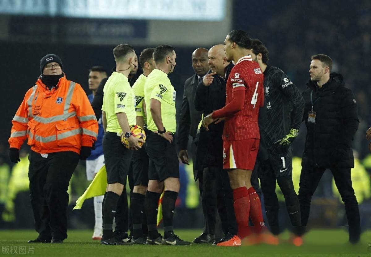 关于利物浦客场被埃弗顿逼平，榜首优势缩水的信息