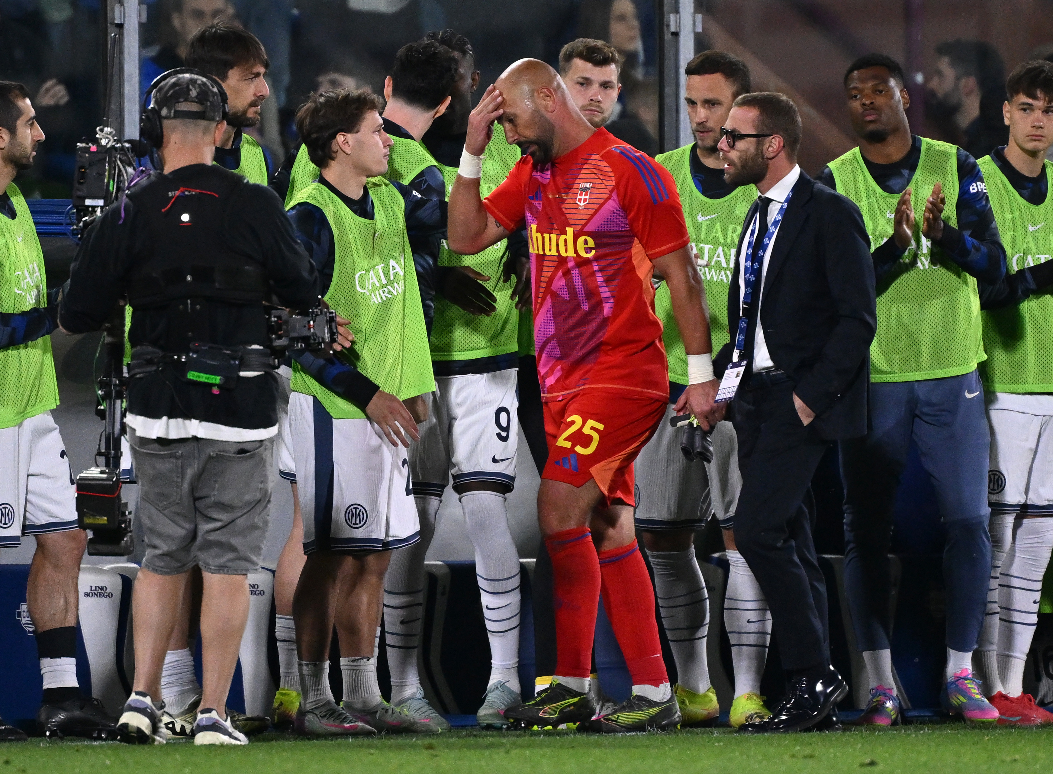 包含国际米兰球员状态神勇，助球队胜出的词条