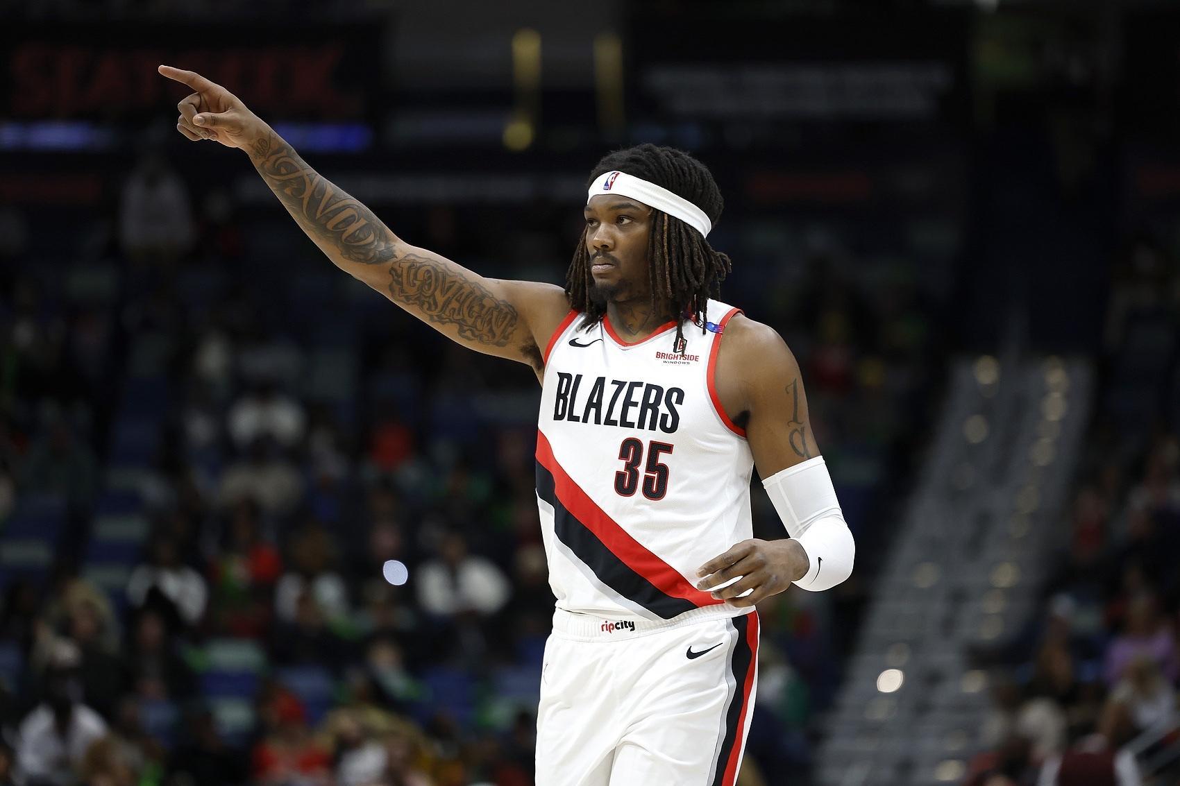 开拓者客场惊险胜灰熊，保持不败