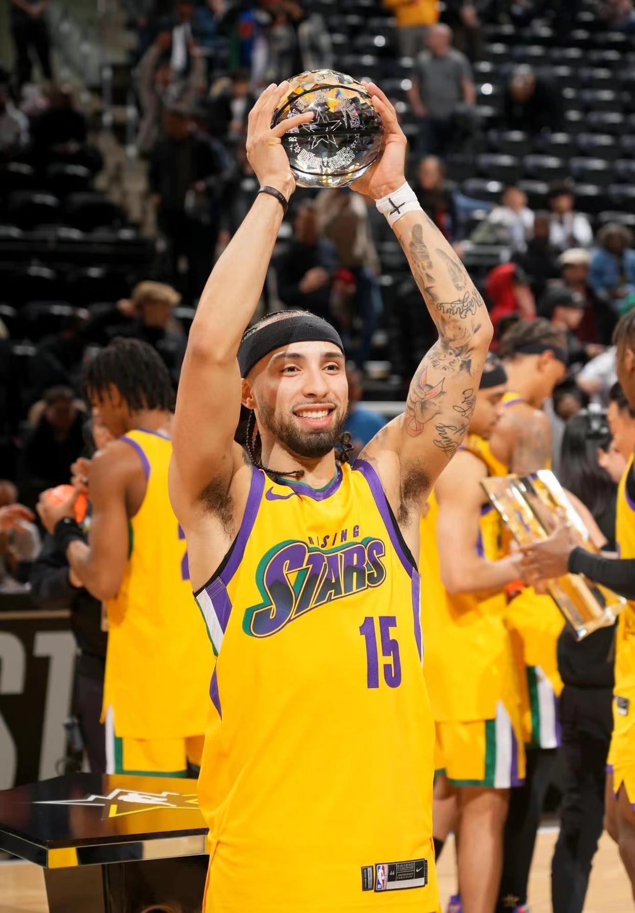 开拓者客场大胜小牛,麦科勒姆30分 开拓者客场大胜小牛,麦科勒姆30分