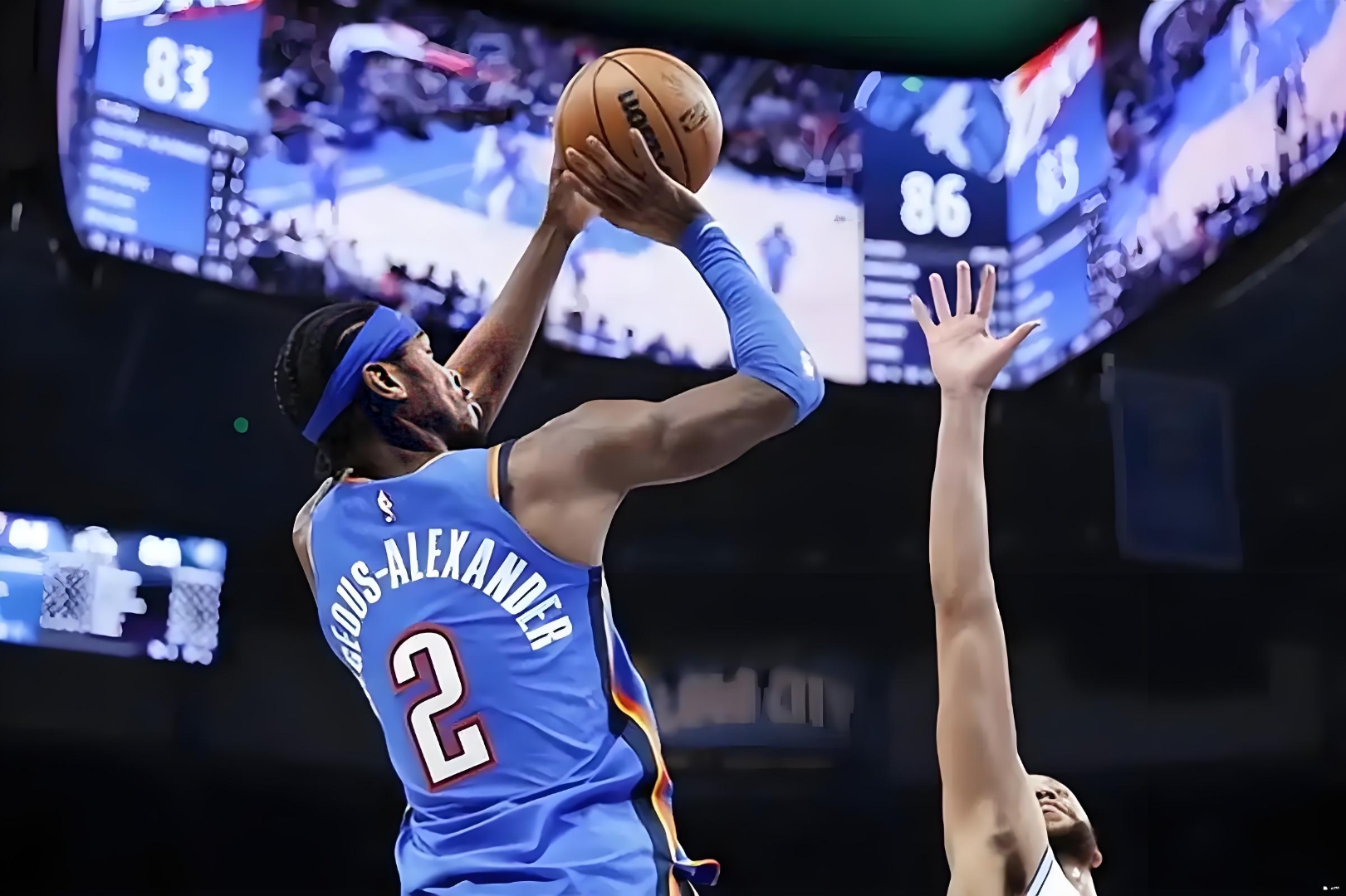 骑士战胜雷霆，新星表现亮眼