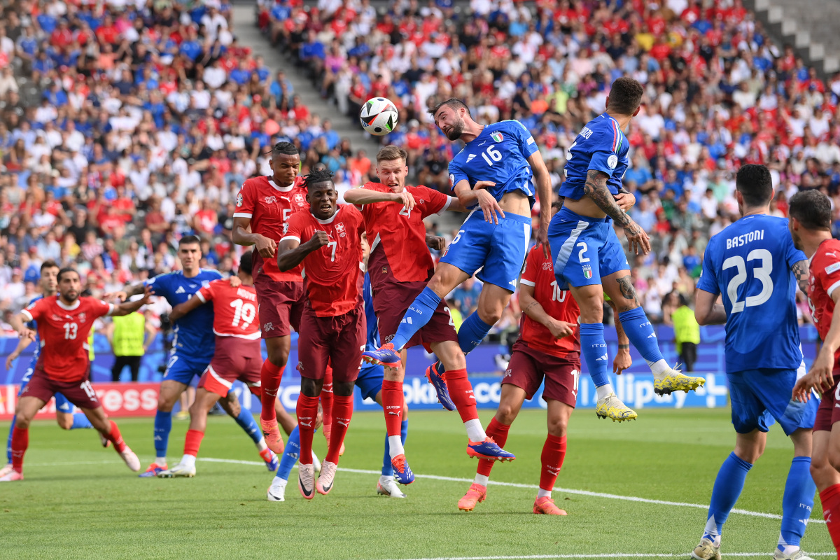 瑞士队在国际赛事中表现出色，赢得掌声